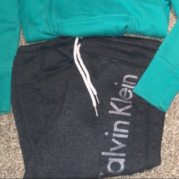 Calvin Klein capris - Picture 1 of 1